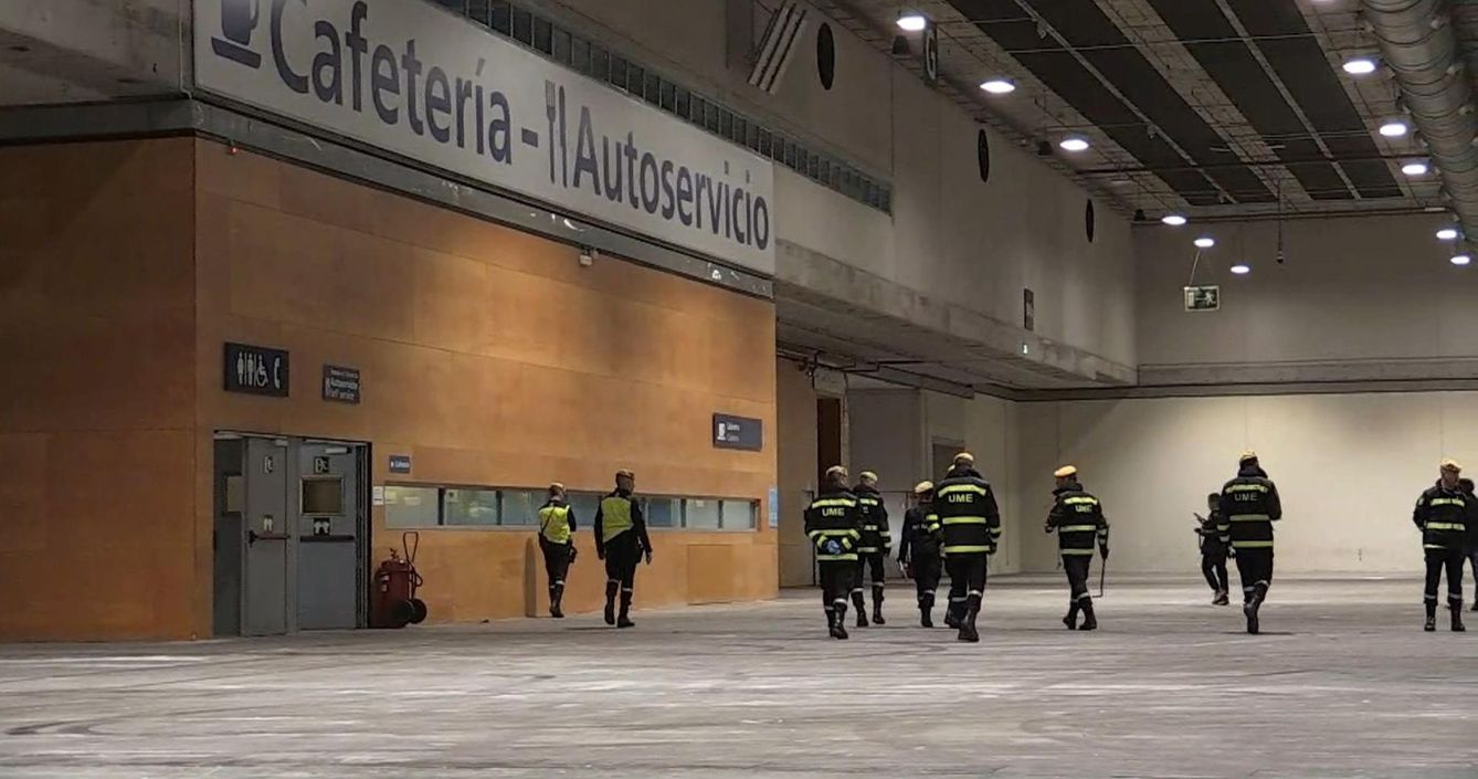 La Unidad Militar de Emergencia (UME) se encuentra en Ifema, Feria de Madrid, acondicionando el recurso para personas sin hogar. (EFE)