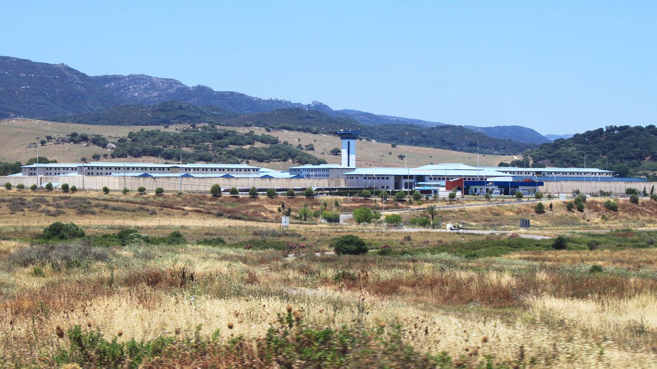 Foto: Vista de la prisión algecireña de Botafuegos. (Wikimedia Commons)