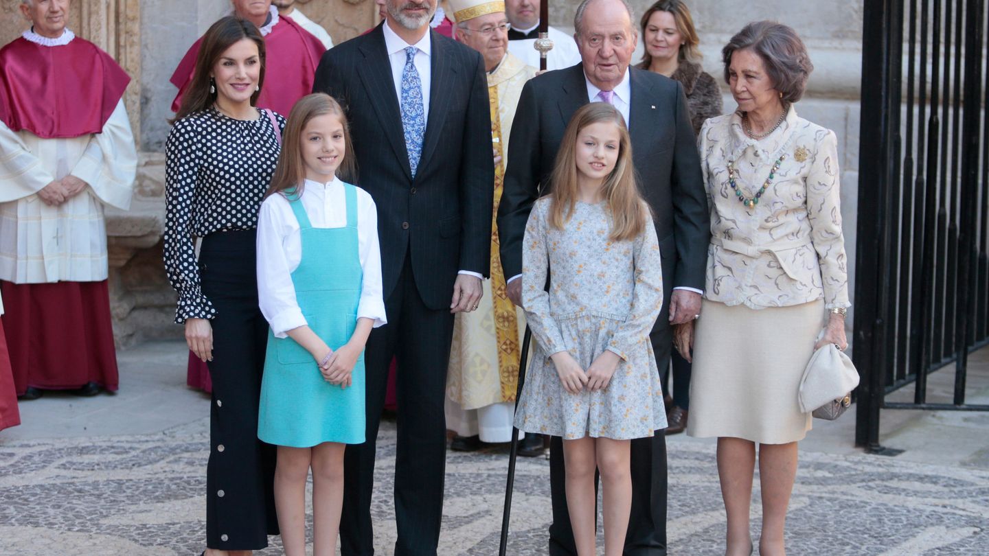 Último posado de la familia real en la catedral de Palma. (Reuters)