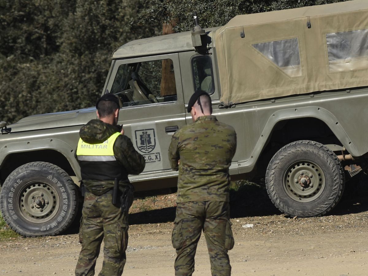 Foto: Militares acordonando el lugar donde buscan a los desaparecidos. (Europa Press/Rafael Madero)