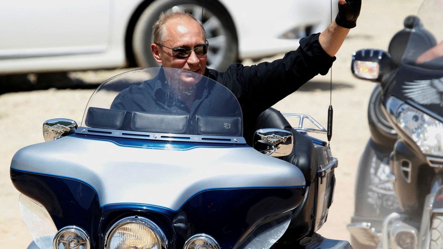 El presidente ruso, Vladímir Putin, montado en una Harley-Davidson. (Sergei Karpukhin/Reuters) 