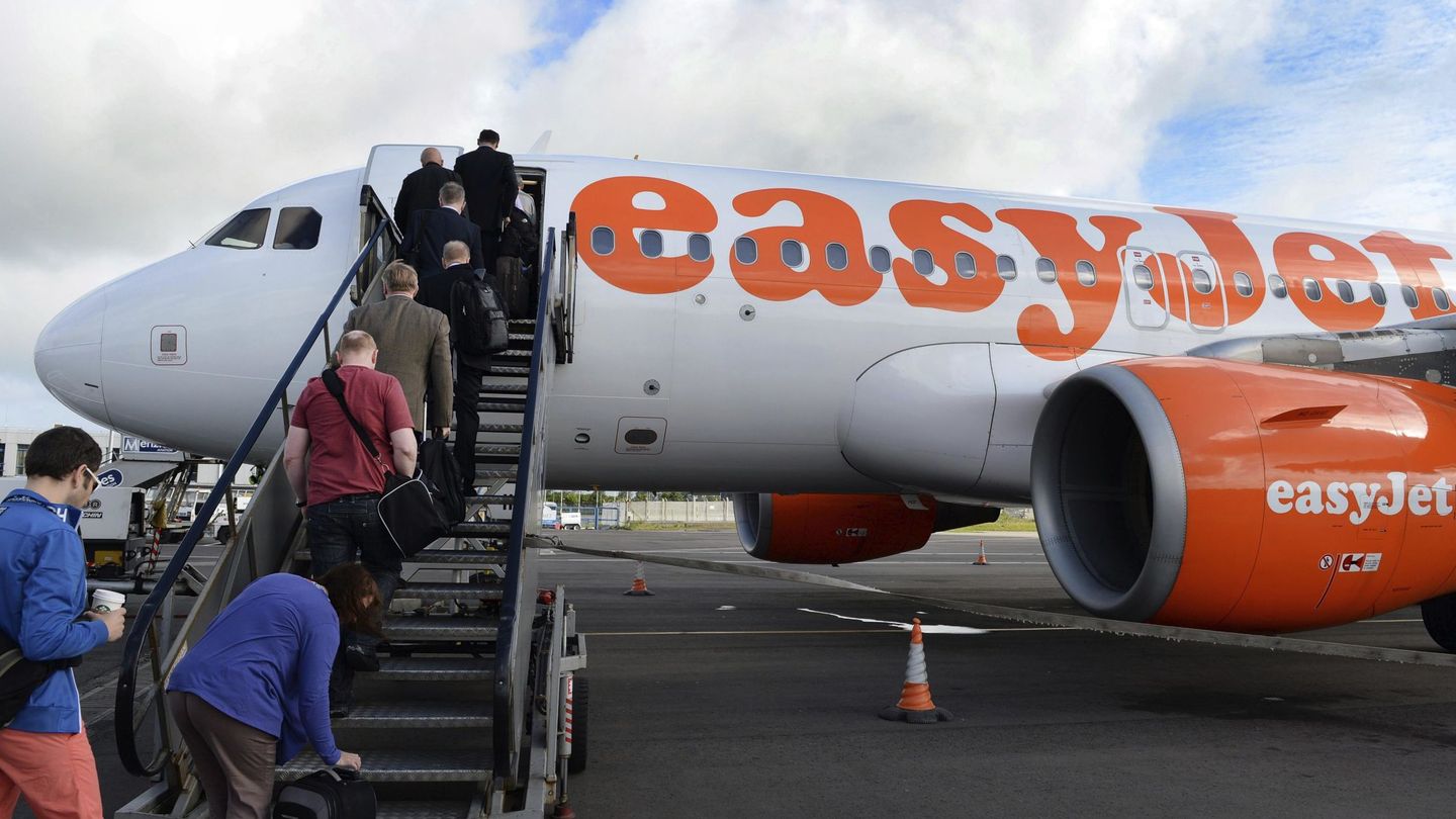 Un avión de la aerolínea de bajo coste británica EasyJet, en Belfast, Reino Unido, en 2013. (EFE)