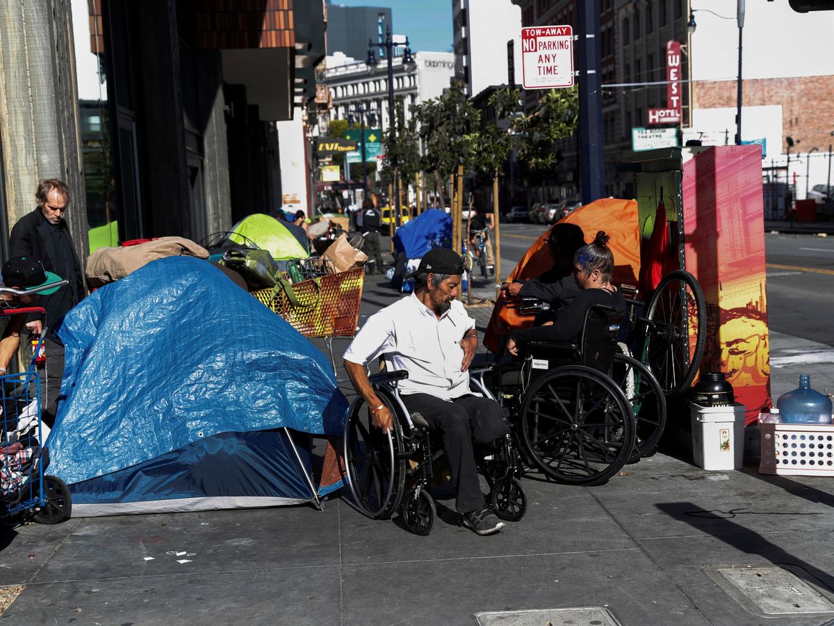Foto: Indigentes se agolpan en las calles del barrio The Tenderloin, en San Francisco. (Reuters)