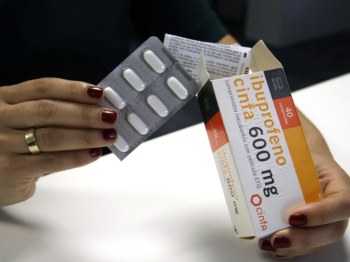 Foto: Ibuprofeno de 600 mg. (EFE/Ángel Díaz)