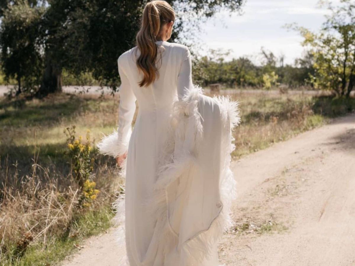 Foto: Un vestido de novia con plumas de Cotonnus. (Instagram/ @cotonnus)