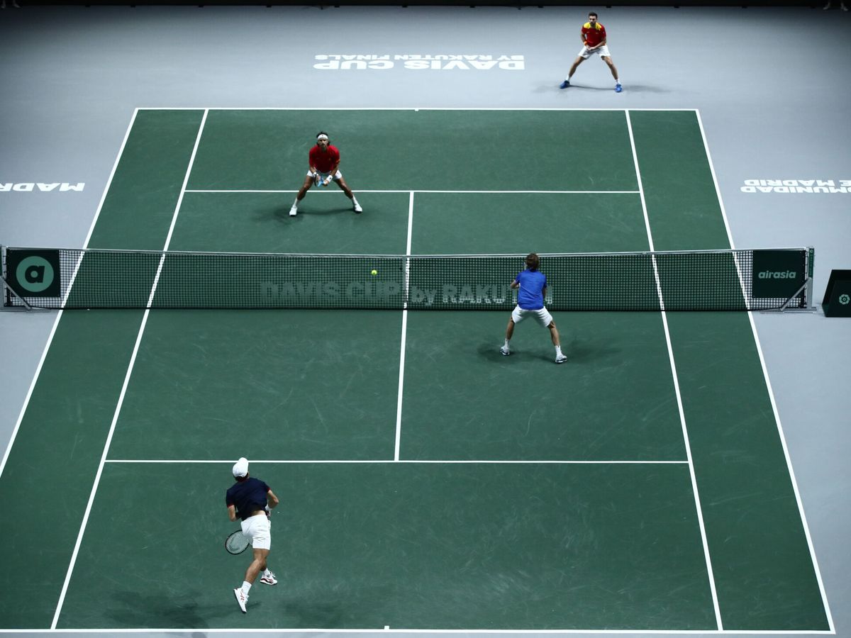 Foto: Imagen del partido de dobles. (Reuters/Sergio Pérez)