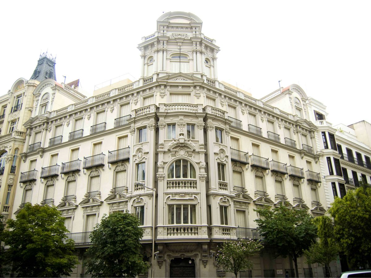 Foto: La antigua sede de los grupos parlamentarios, situada en la plaza de las Cortes 9. (Carmen Castellón)
