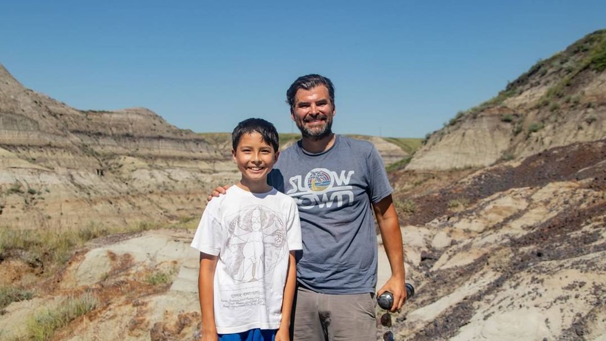 Un niño de 12 años descubre el esqueleto de un raro dinosaurio en Canadá