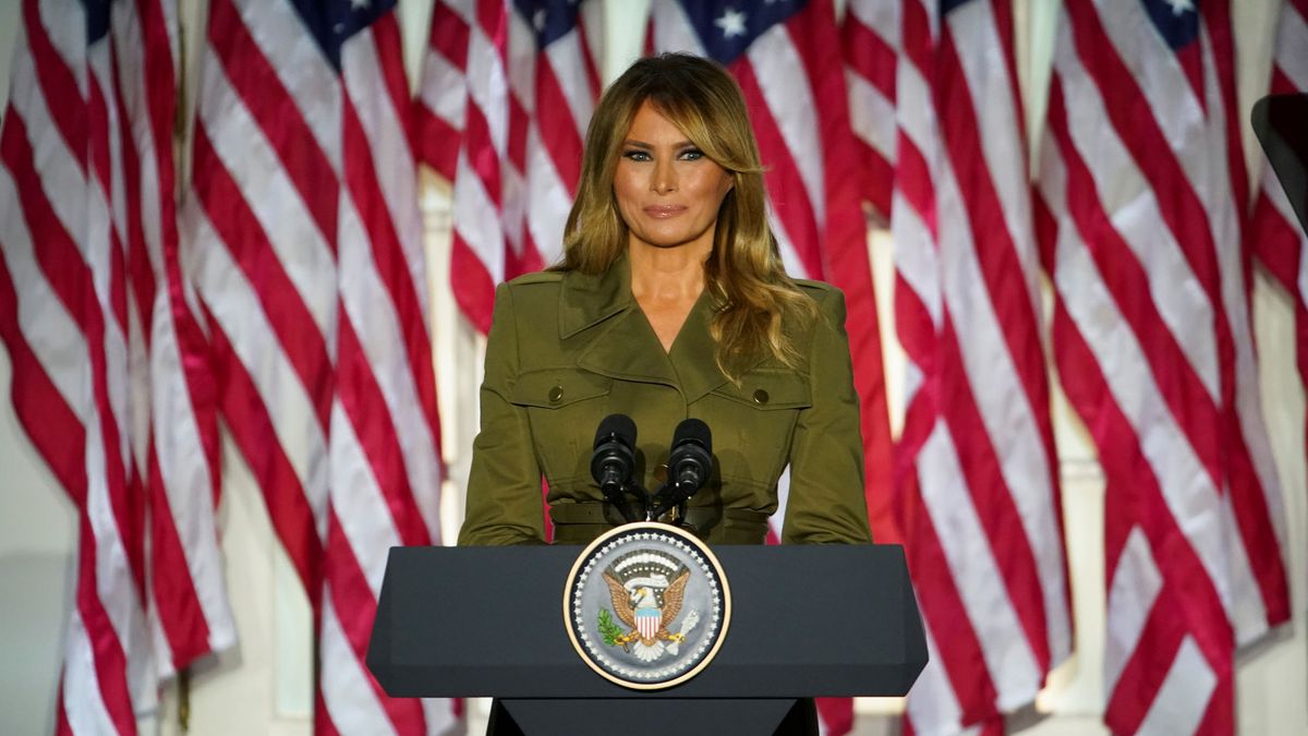 El look militar de Melania Trump para defender a su marido ante su partido