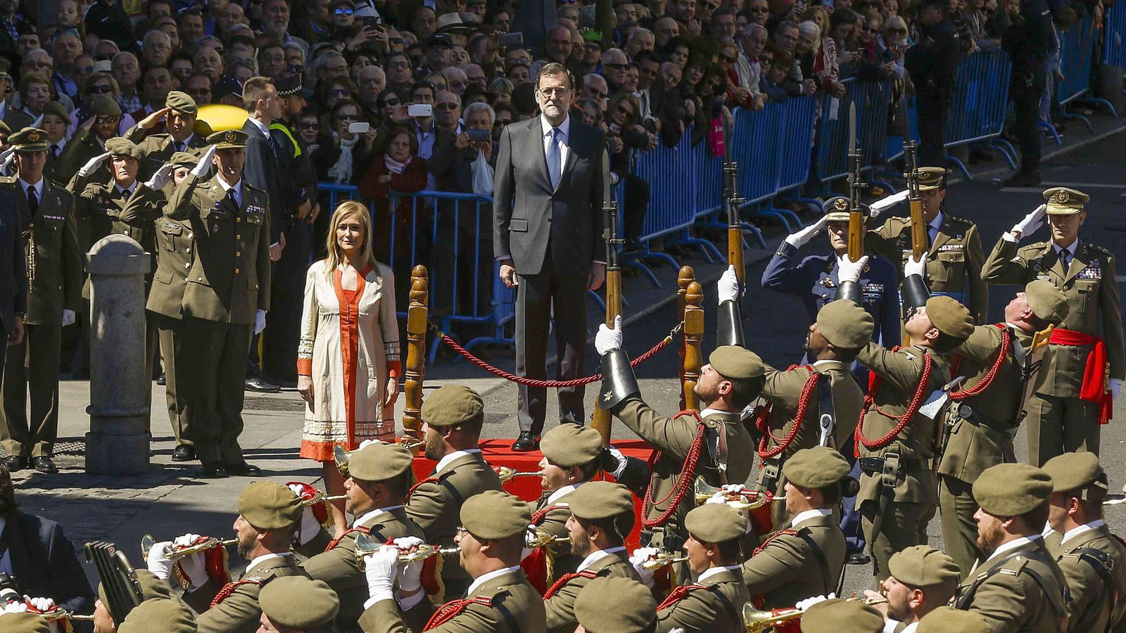 Foto: El presidente del Gobierno en funciones, Mariano Rajoy, y la presidenta de la Comunidad de Madrid, Cristina Cifuentes. (EFE)