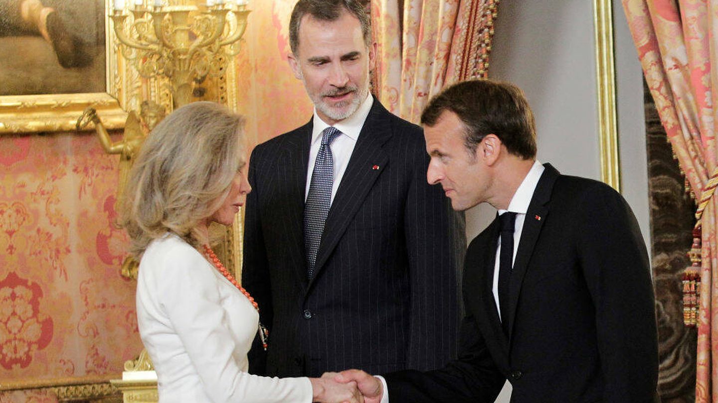Alicia Koplowitz, junto a Felipe VI y Emmanuel Macron. (Getty/Miguel Acero)