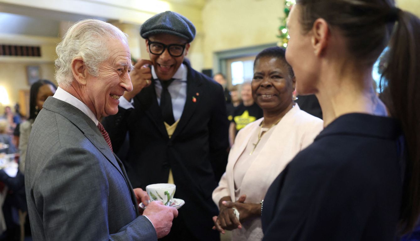 El rey celebrando su 75 cumpleaños en  Highgrove House. (Reuters)
