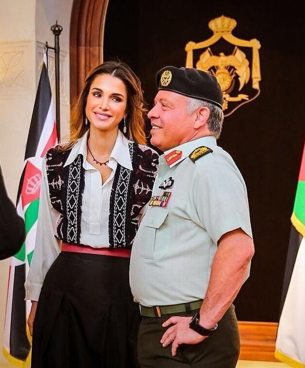 Foto: La reina Rania mira a su marido (Instagram)