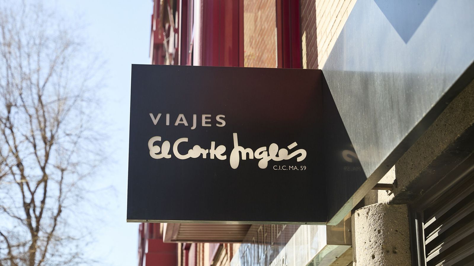 Viajes El Corte Inglés, único licitador del contrato estatal de viajes de 604 M, suspendido