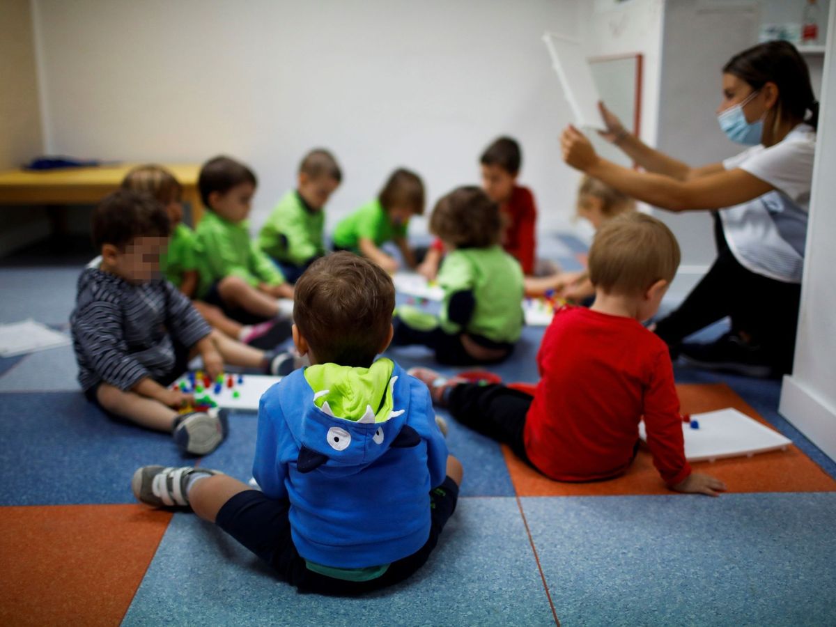 Foto: Varios niños asisten a una Escuela Infantil de Madrid. (EFE/David Fernández)