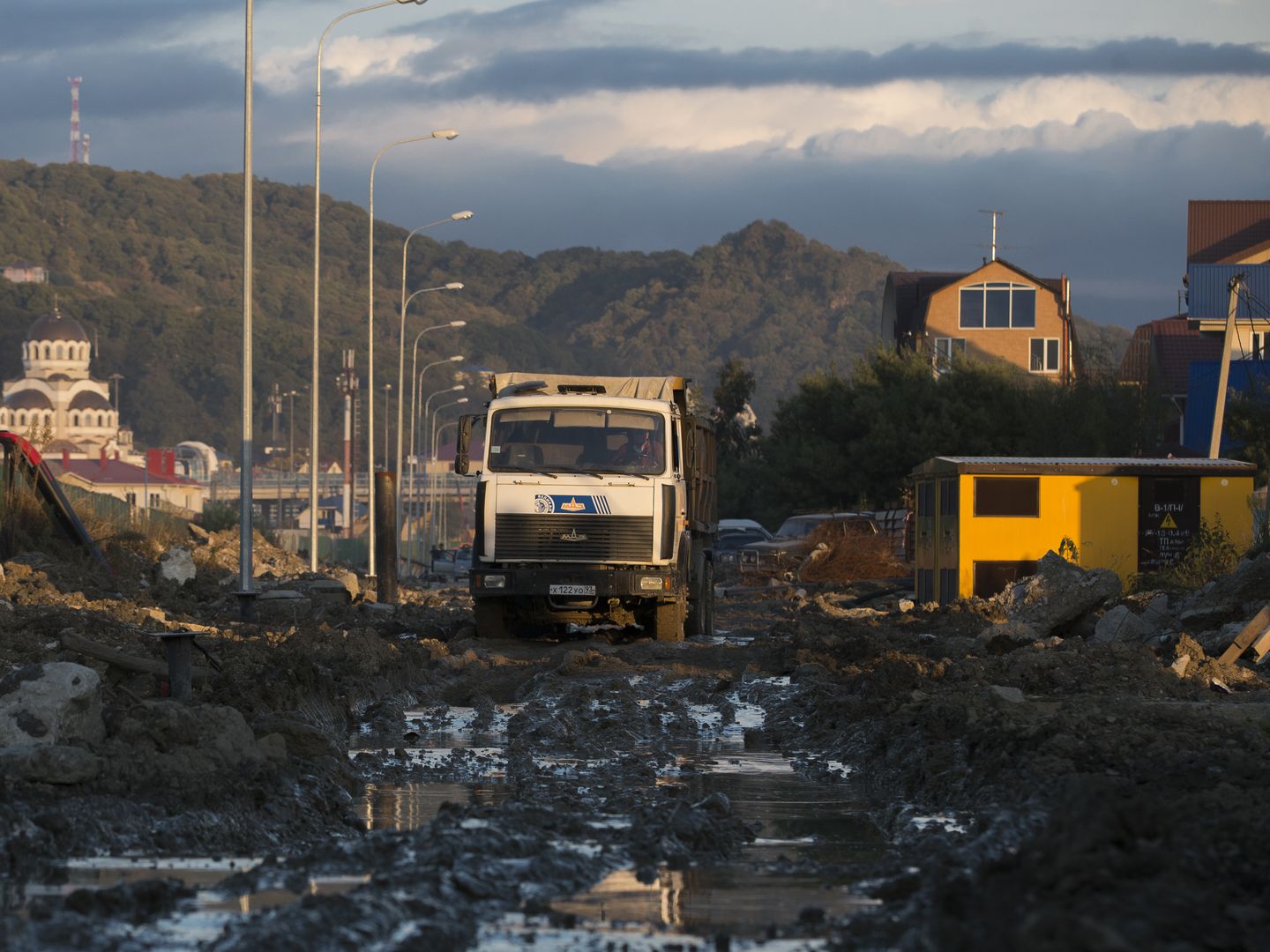 Camiones de limpieza de basura en Sochi (Reuters). 