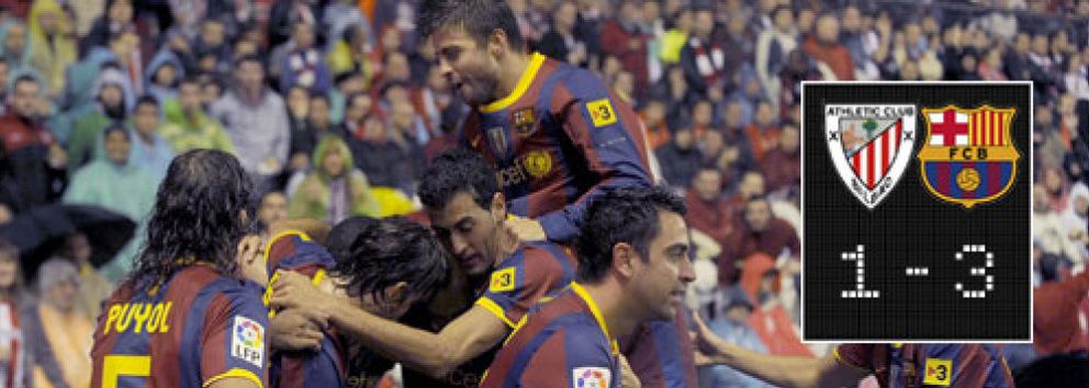 Foto: El Barça doblega a diez 'leones' y aprovecha el tropiezo del Madrid