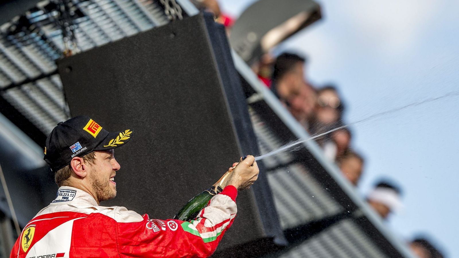 Foto: Vettel celebrando su podio de Australia (Efe).