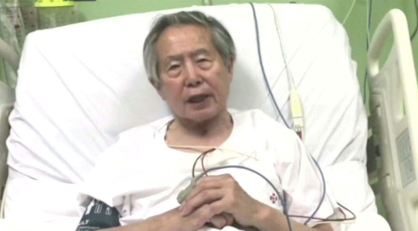 Captura de pantalla del vídeo de Facebook donde Alberto Fujimori agradece desde el hospital el indulto, el 26 de diciembre de 2017. (Reuters) 