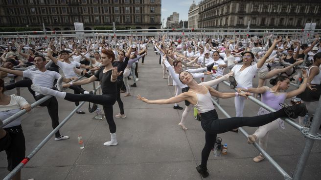 Foto de Clase masiva de ballet en Ciudad de México