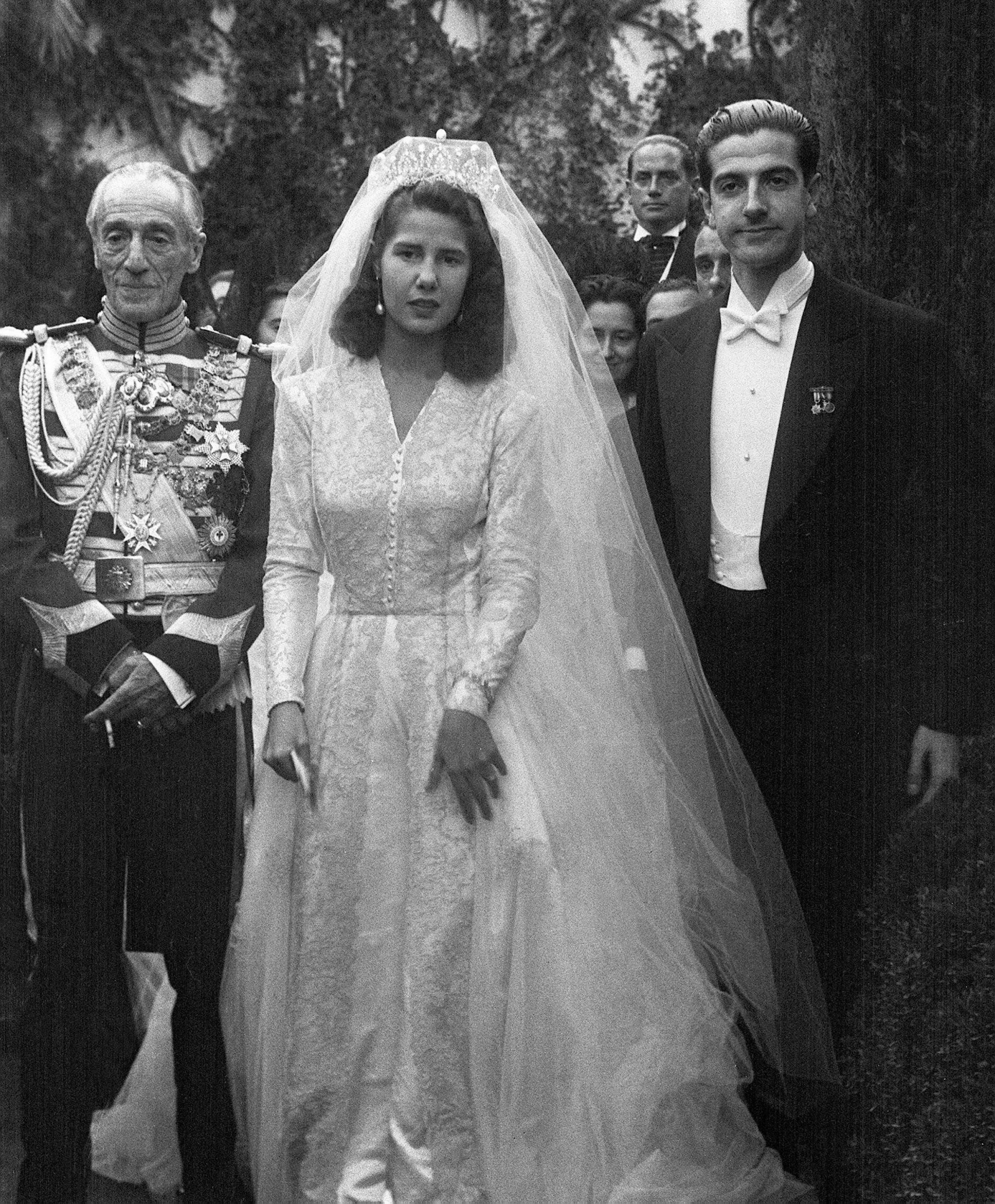 La duquesa de Alba el día de su boda con Luis Martínez de Irujo. (EFE)