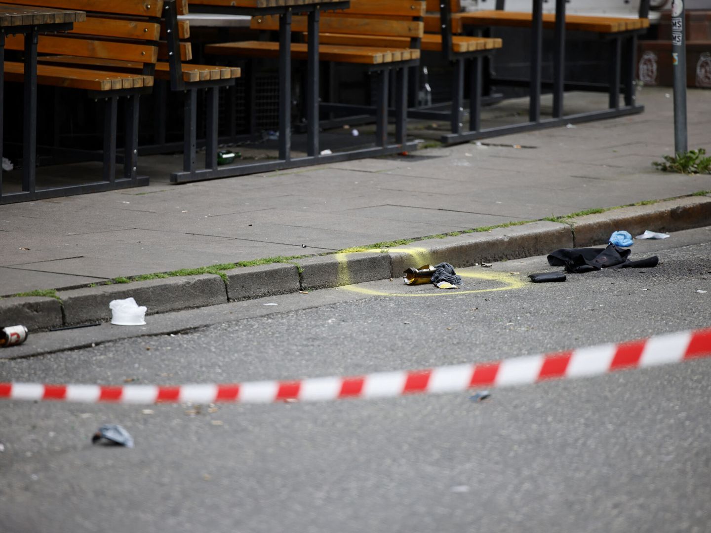 La policía acordona la zona después de un ataque en la fanzone de Países Bajos y Holanda. (Reuters/Axel Schmidt)