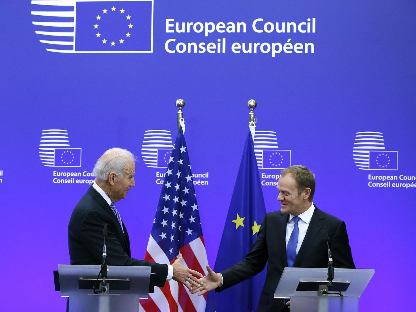 Biden reunido en 2015 con Donald Tusk, entonces presidente del Consejo Europeo (Reuters)