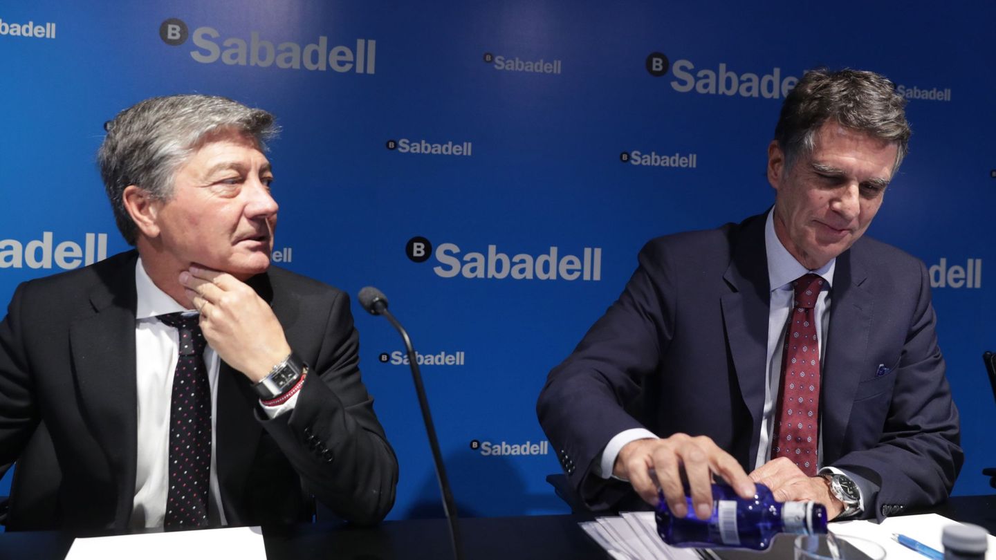 El consejero delegado de Banco Sabadell, Jaume Guardiola (d). (EFE)