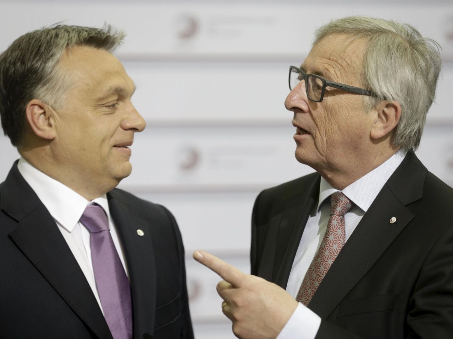 Juncker charlando con Orbán durant su etapa como presidente de la Comisión Europea. (Reuters)