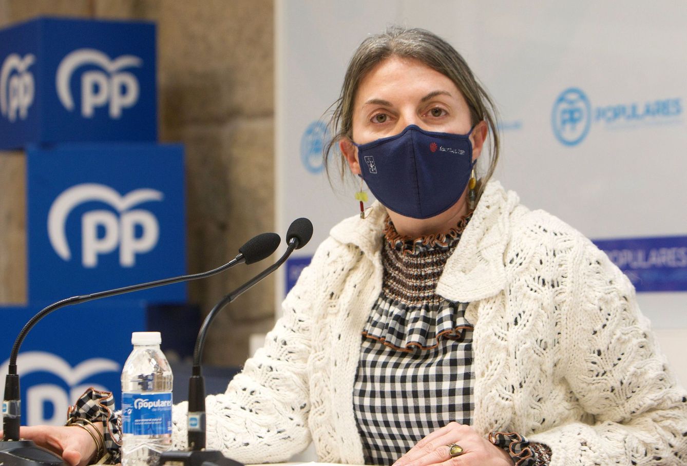  La delegada de la Xunta en Pontevedra, Luisa Piñeiro, durante la rueda de prensa en la que renunció a sus cargos tras la sentencia del TSJG. (Efe)