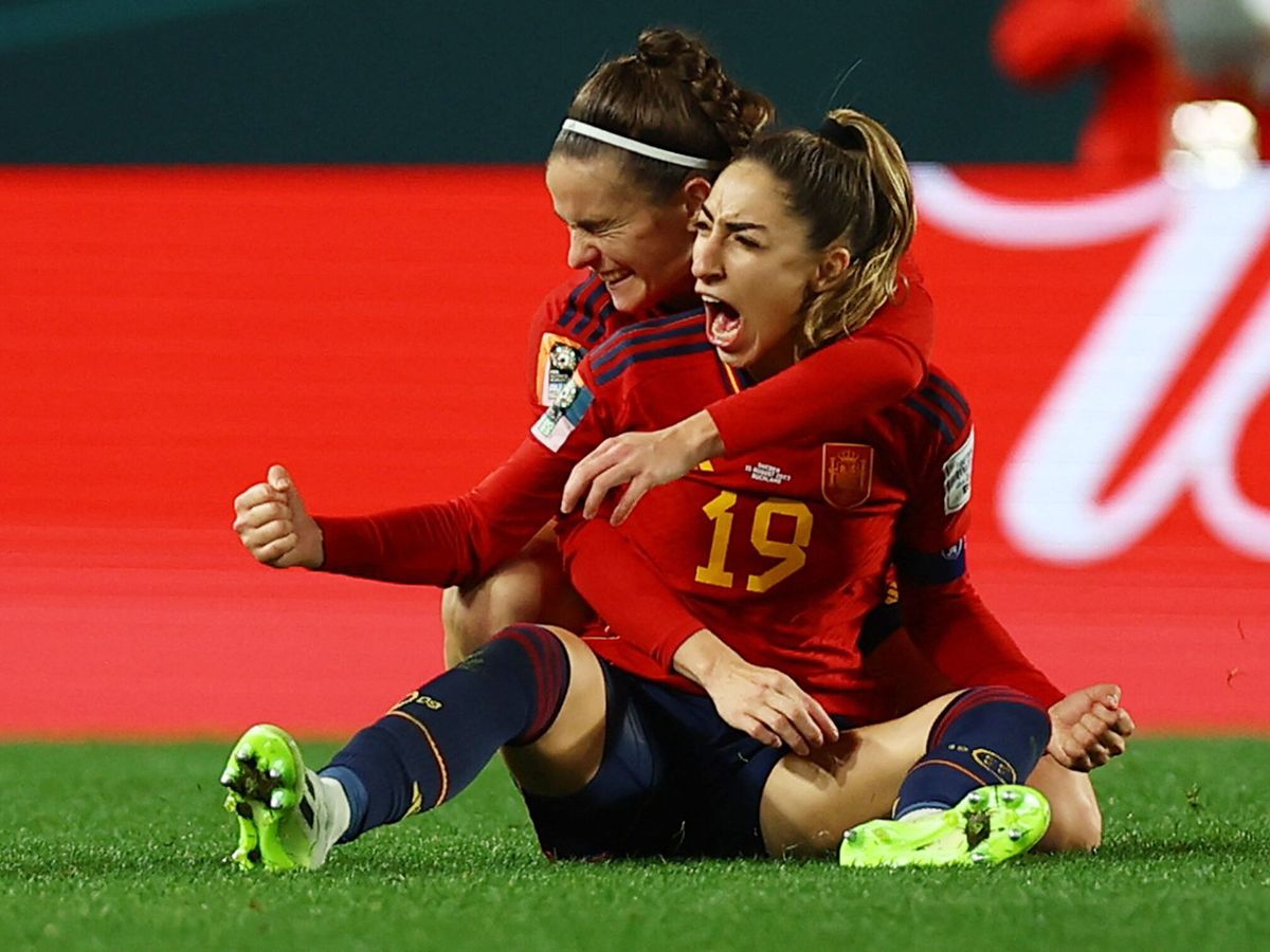 Foto: Olga Carmona celebra junto a Teresa Abelleira el segundo gol de España frente a Suecia. (REUTERS/Hannah Mckay).