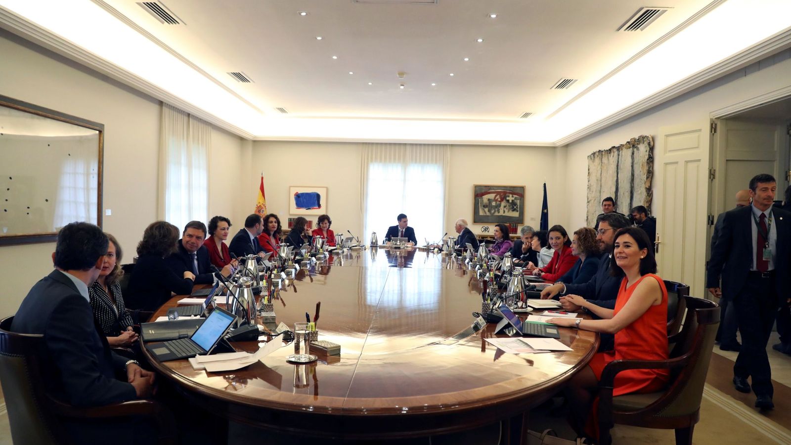 Foto: El jefe del Ejecutivo, Pedro Sánchez, preside el primer Consejo de Ministros de su gabinete. (EFE)