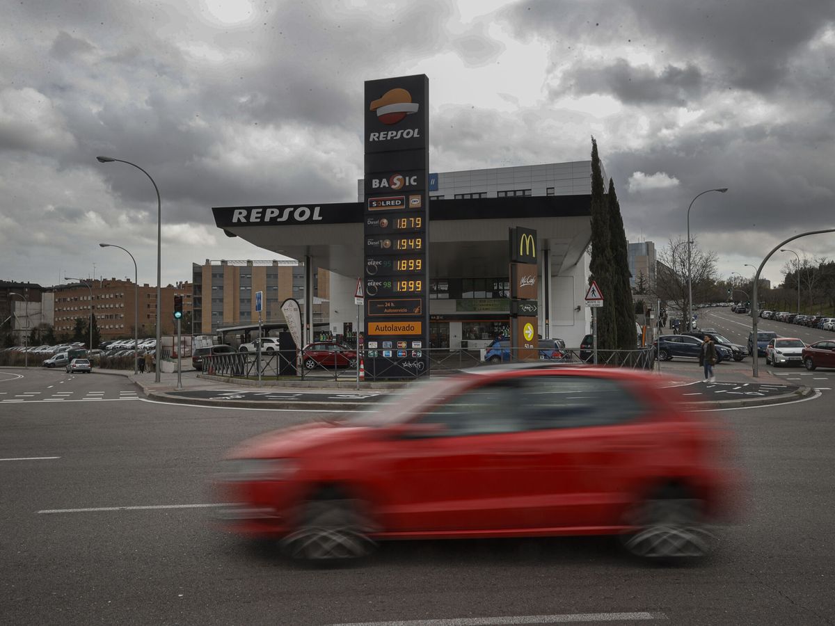 Foto: Uber sube el precio de sus tarifas por la subida de la gasolina (EFE/Naranjo)
