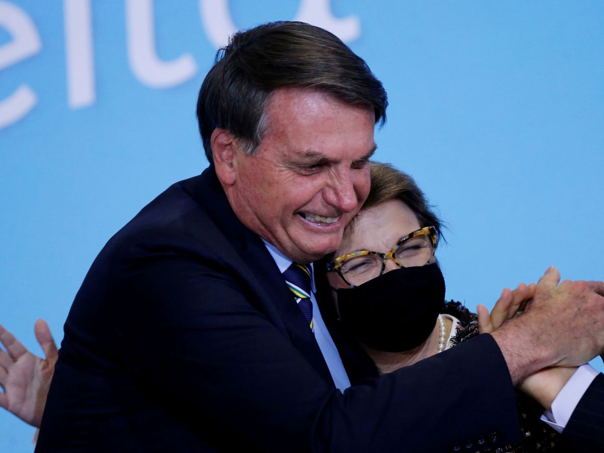 Foto: Bolsonaro, sin mascarilla, durante una reunión con su ministra de Agricultura (Reuters/Adriano Machado)