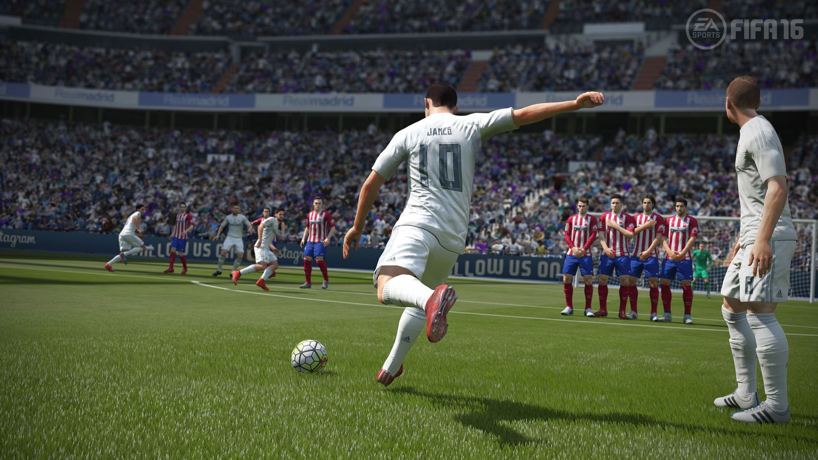 Foto: FIFA 16 resistió cuatro meses hasta que los piratas consiguieron desproteger el juego. (EA Sports)