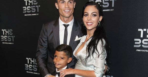 Foto: Cristiano Ronaldo junto a Georgina en los Premios The Best. (Gtres)