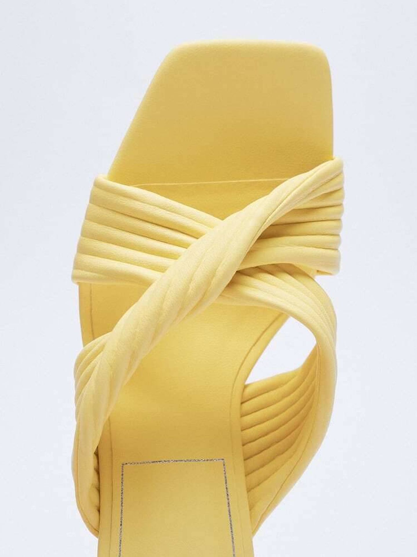 Las sandalias de Zara. (Cortesía)