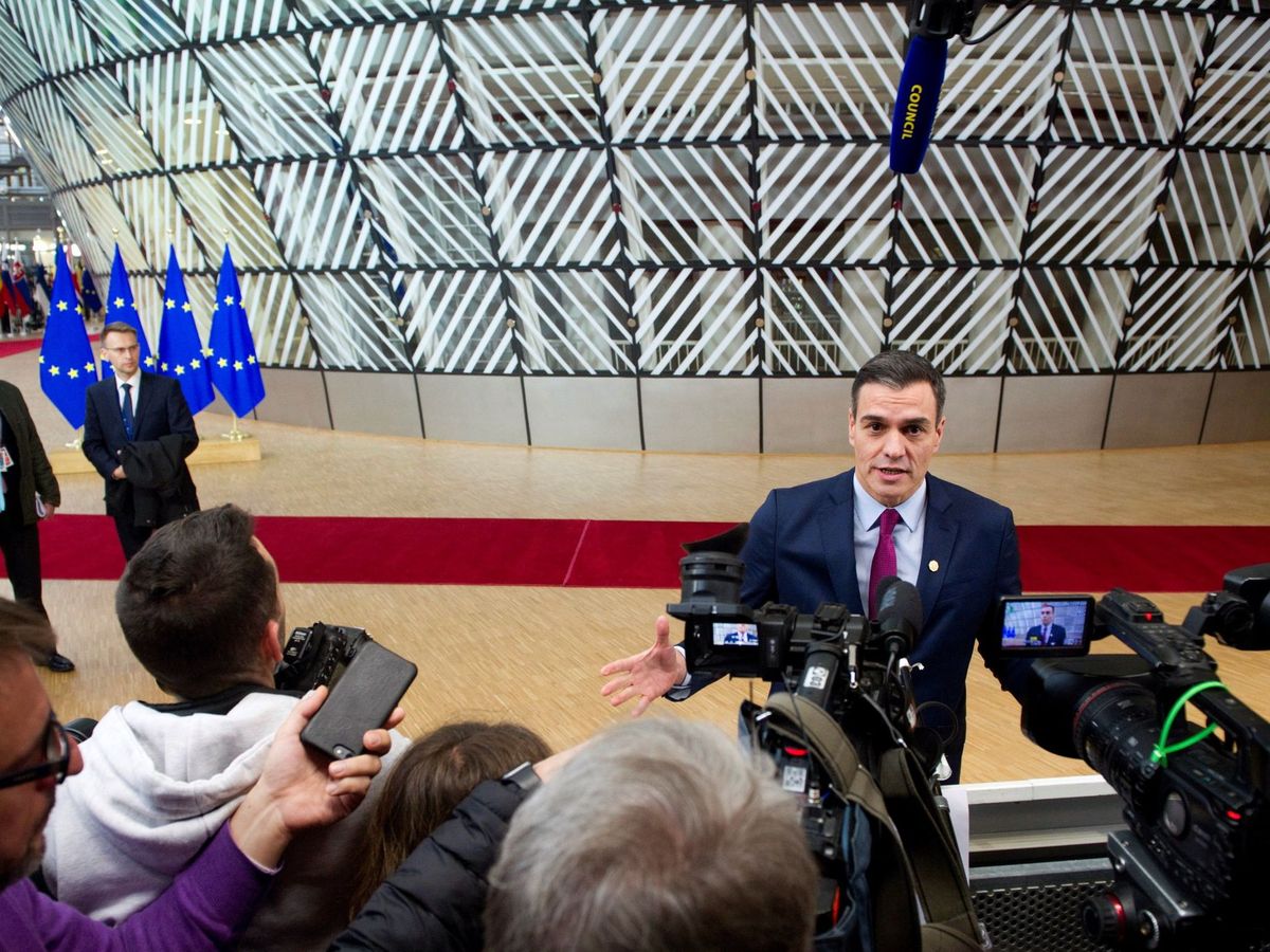 Foto: El presidente del Gobierno en funciones, Pedro Sánchez, ante los medios, en Bruselas. (EFE)
