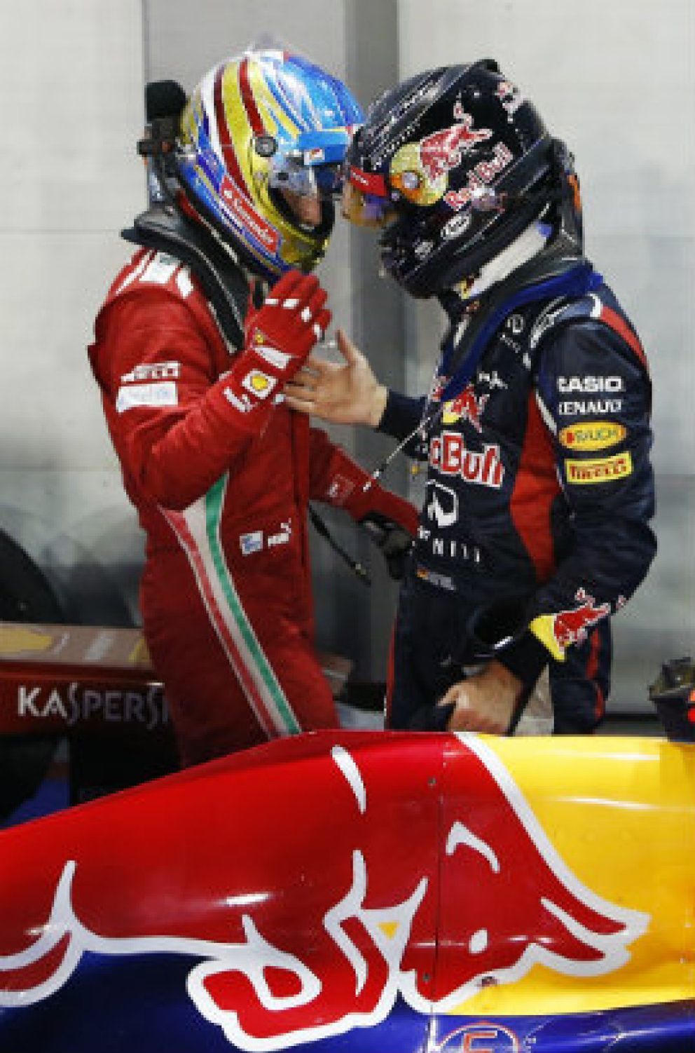 Foto: 'Bofetada' para Alonso, reprimenda para Vettel y gran error de Hamilton en Japón