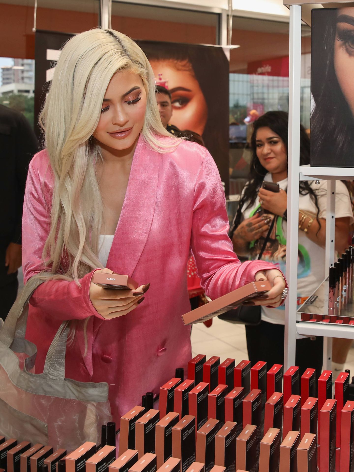 Kylie Jenner, en un lanzamiento de Kylie Cosmetics. (Getty)