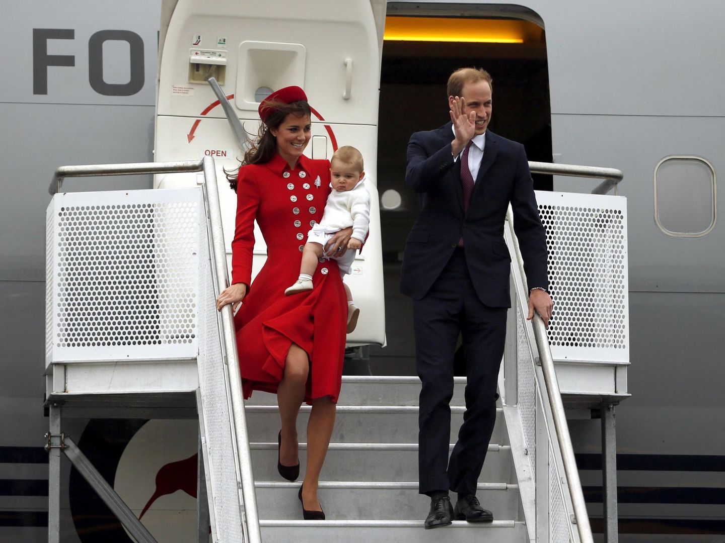Los duques de Cambridge, llegando a Australia en 2014. (Reuters)