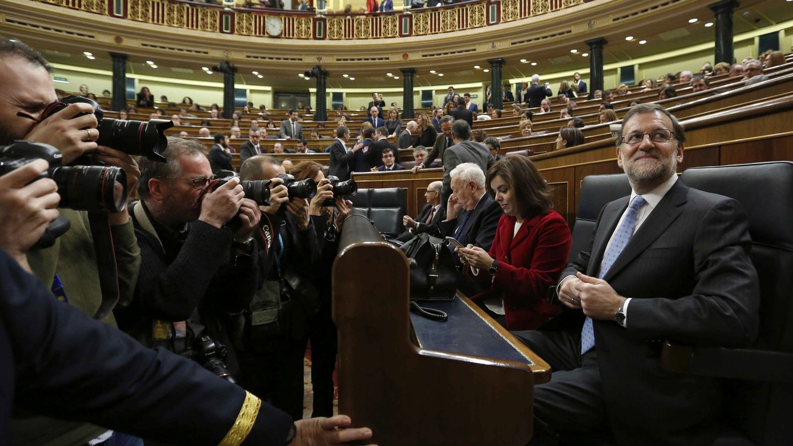 Foto: El presidente del Gobierno en funciones, Mariano Rajoy, es fotografiado en el hemiciclo del Congreso de los Diputados. (EFE)