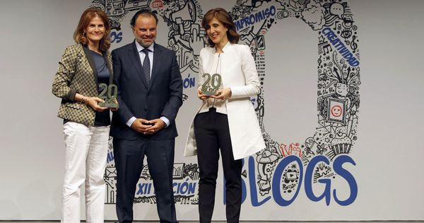 Foto: Fernando de Yarza, presidente de Henneo, junto a Fuencisla Clemares, directora de Google España (i) y Pilar López, presidenta de Microsoft España. (EFE)
