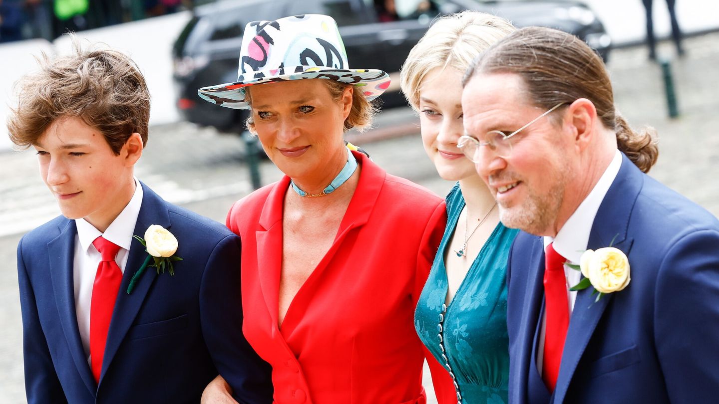 La familia de la princesa Delphine de Bélgica. (EFE/Stephanie Lecocq) 