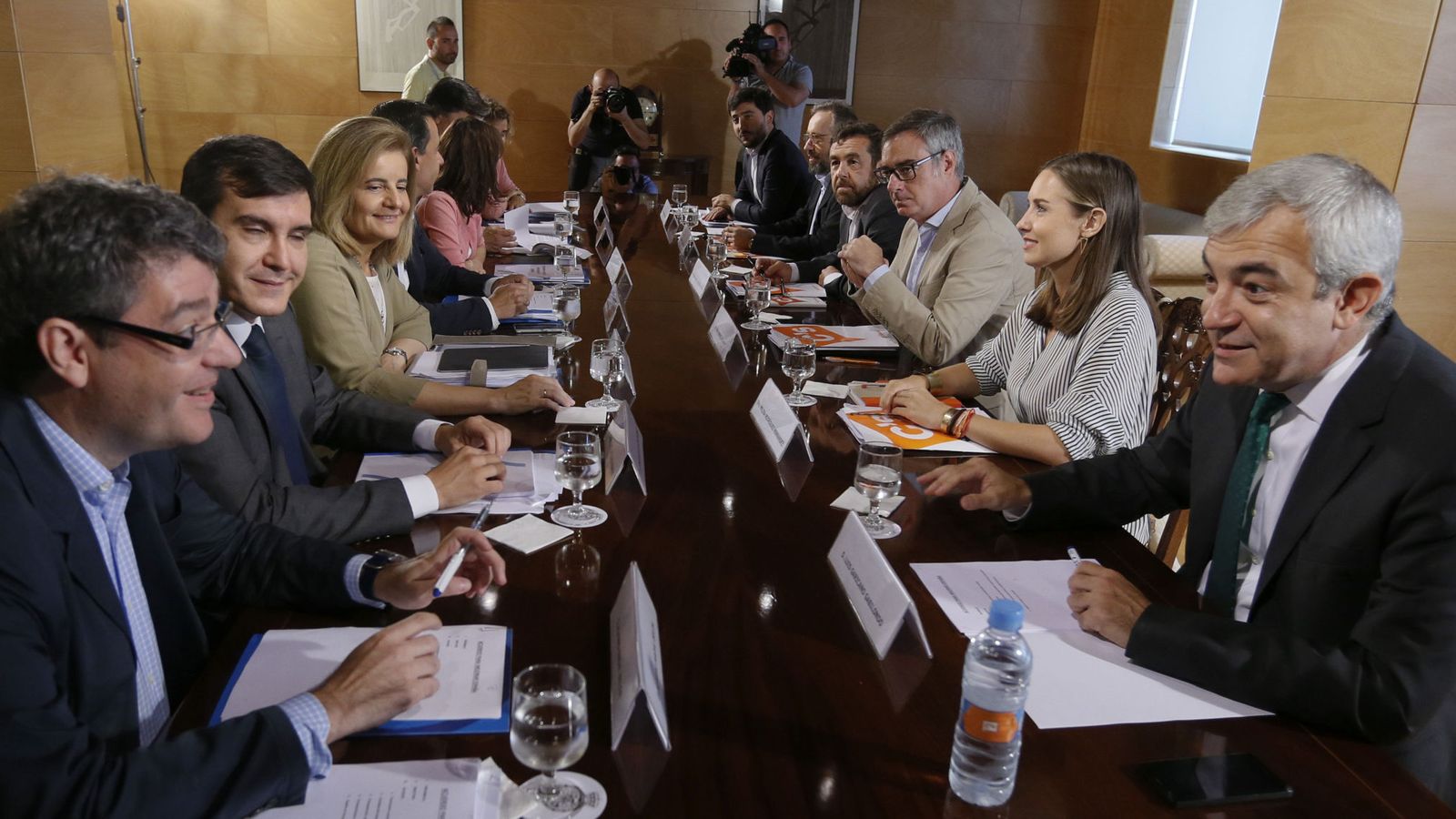 Foto: PP y Ciudadanos continúan con sus negociaciones para alcanzar un acuerdo de investidura. (EFE)
