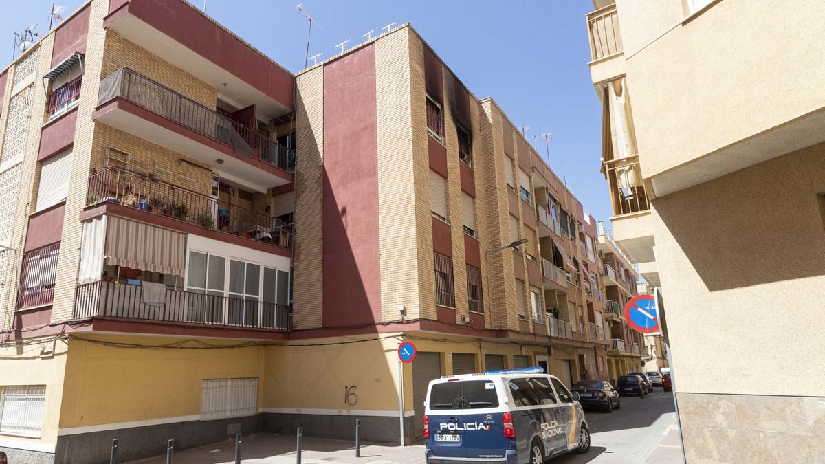Disparan un perdigón en la mano a un operario de obras de movilidad de Murcia