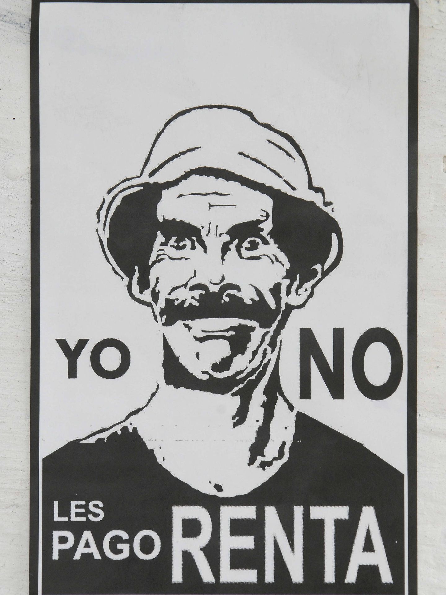 Ramón Valdés, interprete del personaje 'Don Ramón' en una pancarta de una manifestación en contra de la violencia en El Salvador. (EFE/Escobar)