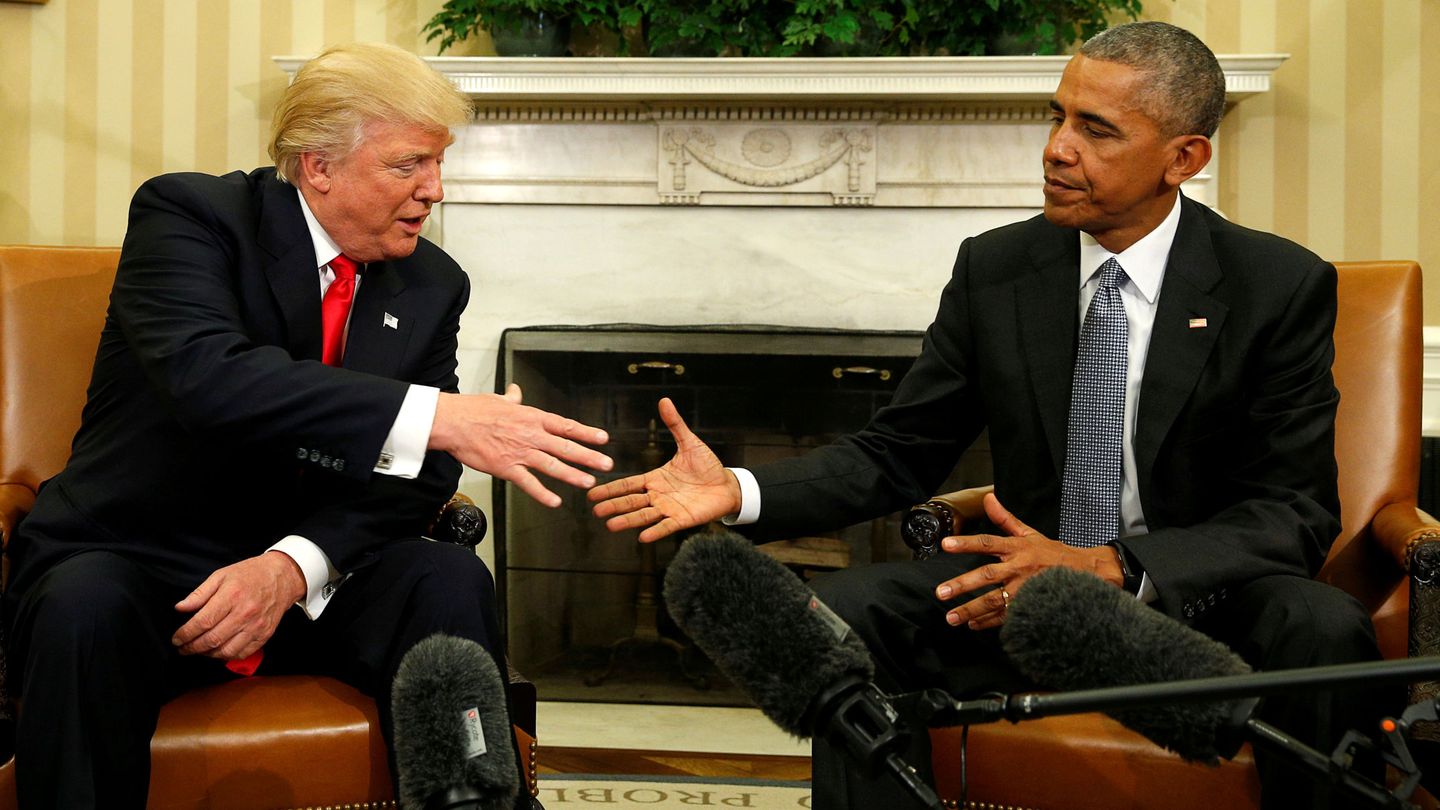 Obama y Trump, en el despacho oval, tras la victoria del segundo en las elecciones de 2016. (Reuters)