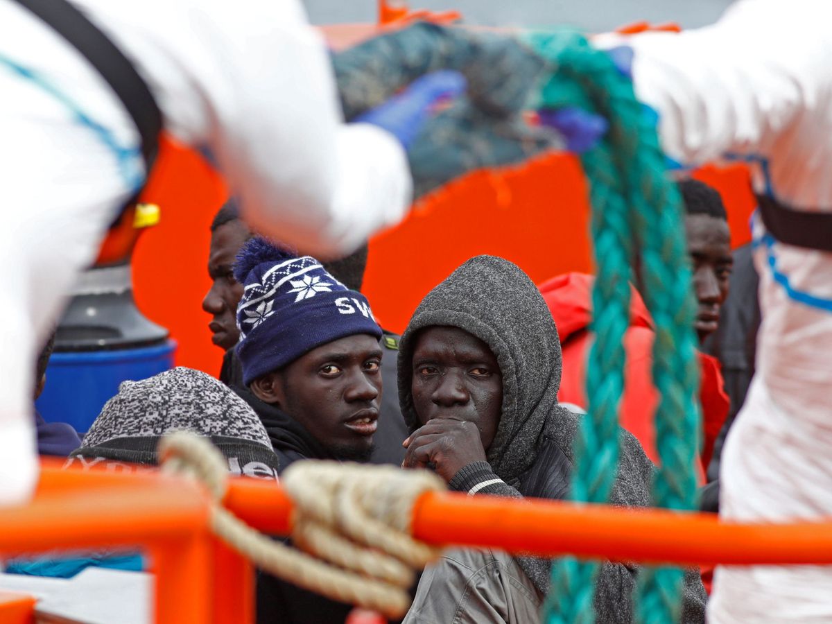 Foto: Llegada de varios migrantes al puerto de Arguineguín en Gran Canaria. (Reuters)