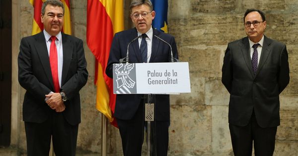 Foto: Carlos Bertomeu, con Ximo Puig y el 'conseller' de Hacienda, Vicent Soler. (GVA)